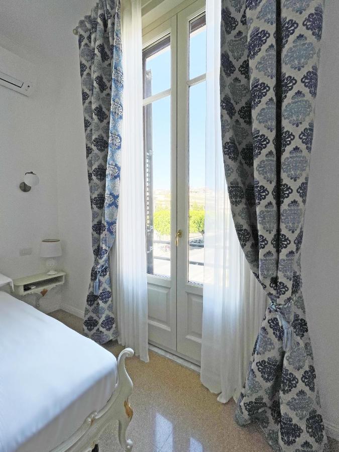 Isola - Smart Aparthotel Messina Esterno foto